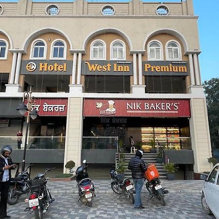 Hotel West Inn Premium Kharar Exteriör bild