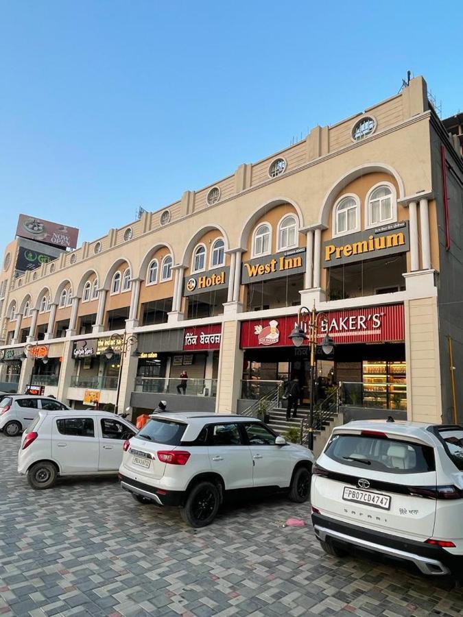 Hotel West Inn Premium Kharar Exteriör bild