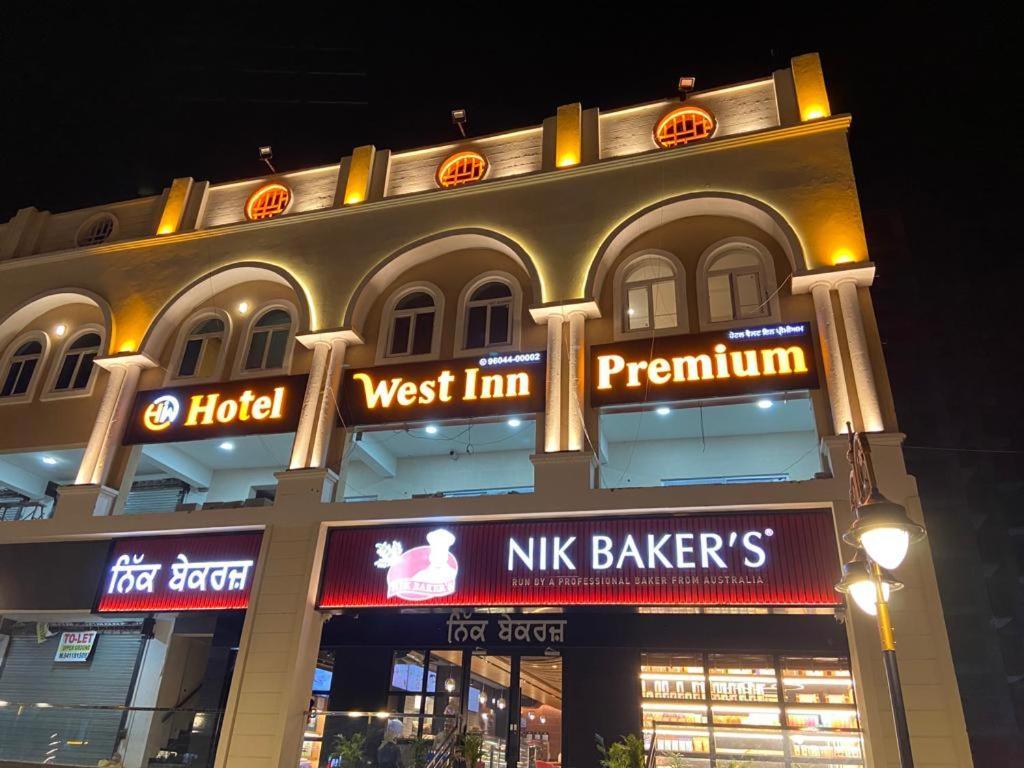 Hotel West Inn Premium Kharar Exteriör bild