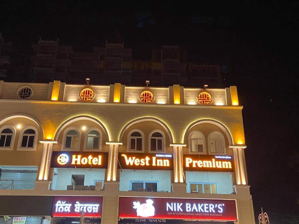 Hotel West Inn Premium Kharar Exteriör bild