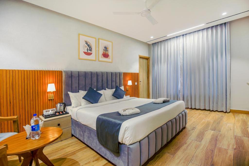 Hotel West Inn Premium Kharar Exteriör bild